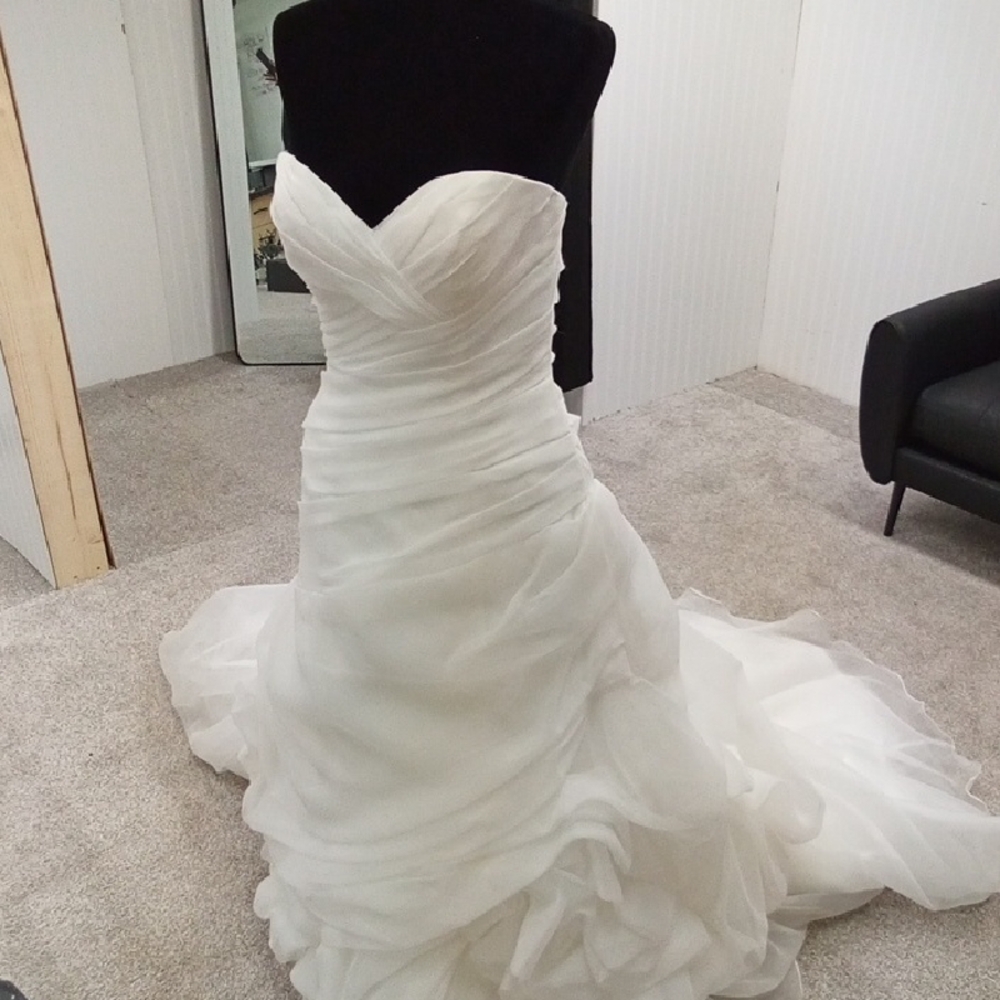 NEW OFF THE RACK NWOT Casablanca Bridal